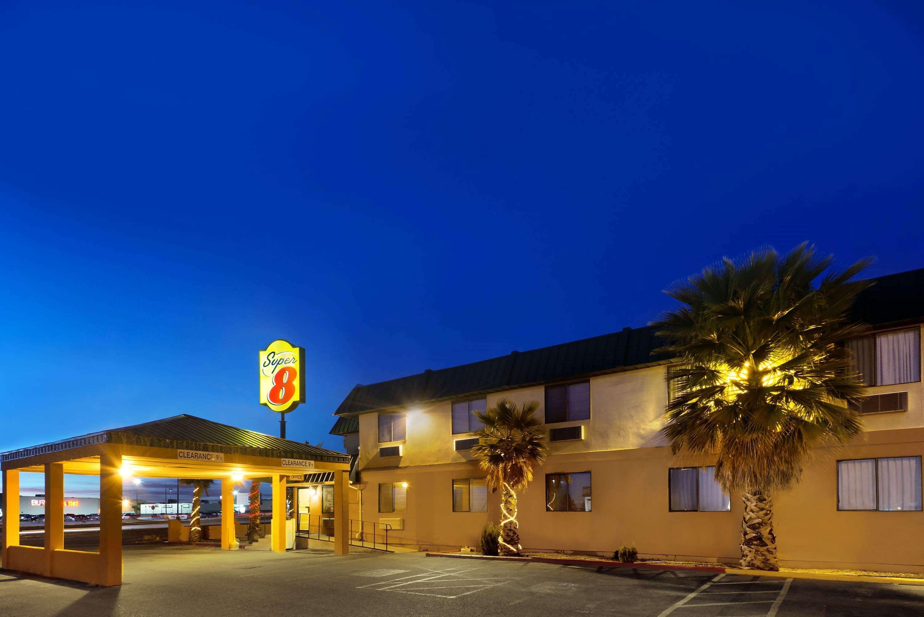 Super 8 By Wyndham Alamogordo - White Sands Экстерьер фото